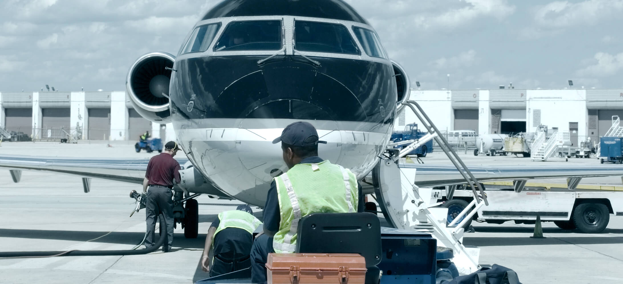 Bringing luggage to an aircraft